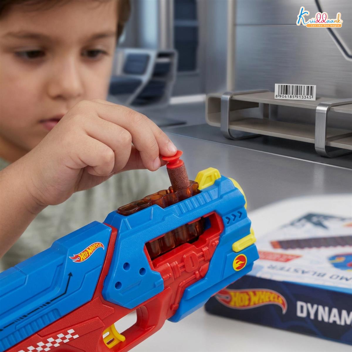 Hot Wheels Dynamo Blaster Toy Gun with 22 Soft Foam Bullets & 12-Dart Cartridge, Long Range Action-Packed Blaster for Kids, Safe & Interactive Play, Blue, Ages 4+