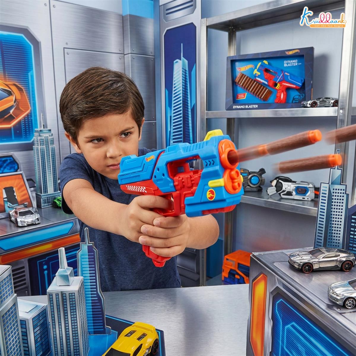 Hot Wheels Dynamo Blaster Toy Gun with 22 Soft Foam Bullets & 12-Dart Cartridge, Long Range Action-Packed Blaster for Kids, Safe & Interactive Play, Blue, Ages 4+